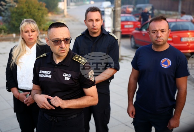Нямаме друг толкова мащабен действащ пожар като този в землището на село Илинденци, каза главен комисар Александър Джартов