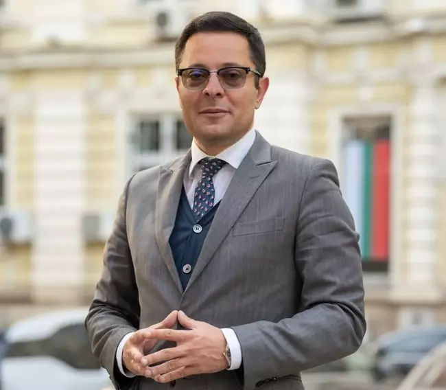 МИР: Отваряме три процедури за общо 525 млн. лв. по новата програма за Наука и иновации до края на 2023 г., първата стартира през март