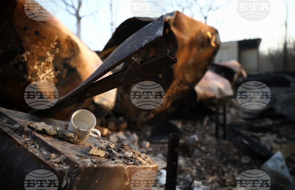 Пожарът около село Опицвет се е разгорял отново