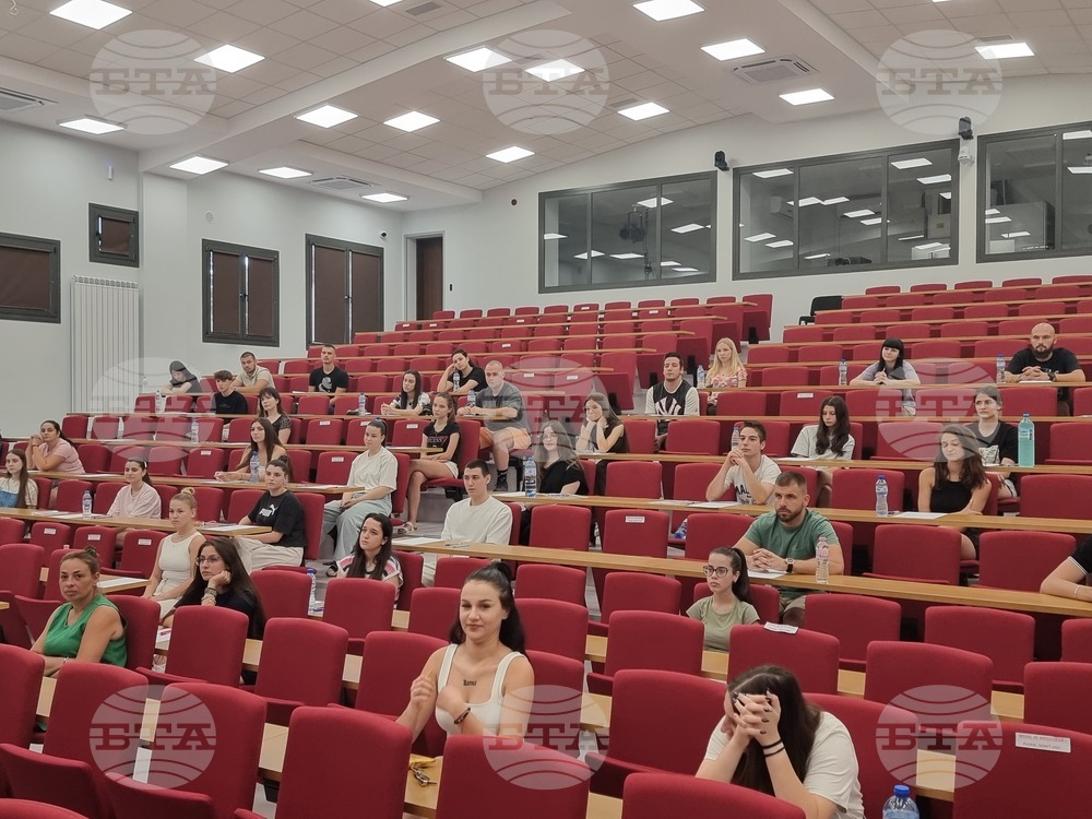 В Медицинския университет в Плевен кандидат-студенти се явиха за първи път на приемен изпит по биология за „Ветеринарна медицина“