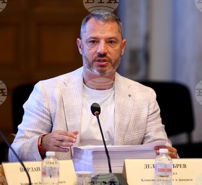 Приехме промени в Закона за въвеждане на еврото, с които да гарантираме, че няма да има инфлация, каза председателят на бюджетната комисия в НС Делян Добрев