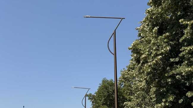 В Казанлък започна подмяната на стълбовете за улично осветление