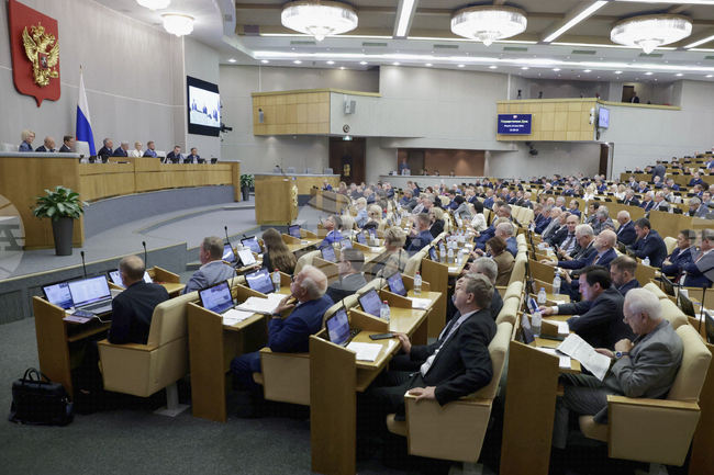 Руският парламент прие закон, налагащ глоби за търсене и четене на "екстремистко съдържание"