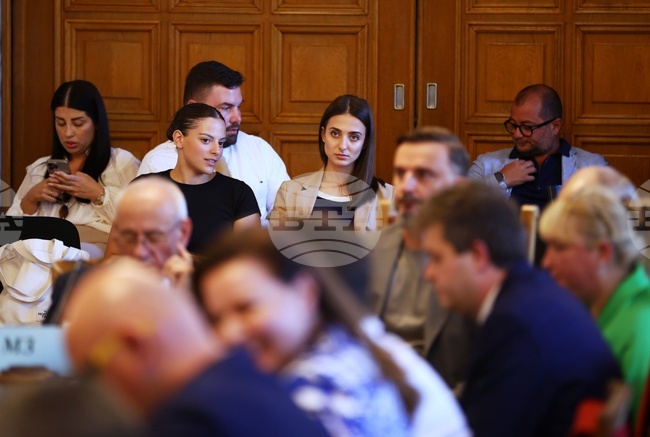 Постарали сме се да се държим максимално близо до желанията на лекарите специалисти, каза Георги Георгиев от "Възраждане"