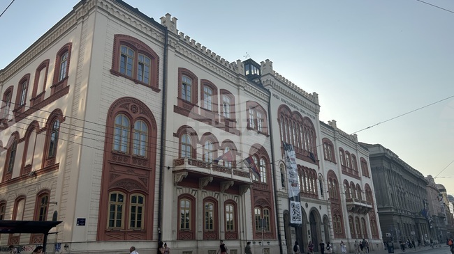 Свиване на мрежата от държавни висши училища и намаляване на броя на студентите в Сърбия сочат данни на статистическата служба на страната