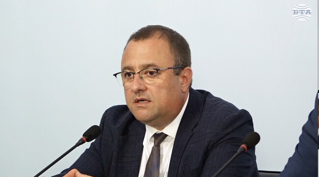 На финал е обезопасяването на 36 участъка с концентрация на пътни произшествия, каза министърът на регионалното развитие Иван Иванов