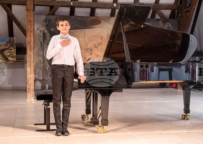 Единадесетгодишният Aнтонио Паван изнесе клавирен рецитал на фестивала „Варненско лято“ 