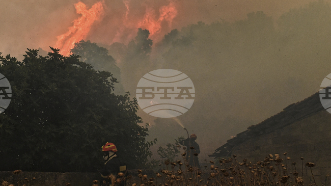 Гръцкото министерство на гражданската защита издаде второто най-високо ниво на предупреждение за пожари за една трета от страната