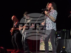 SatchVai Band в зала 1 на НДК, снимка – Борислав Бориславов/БТА