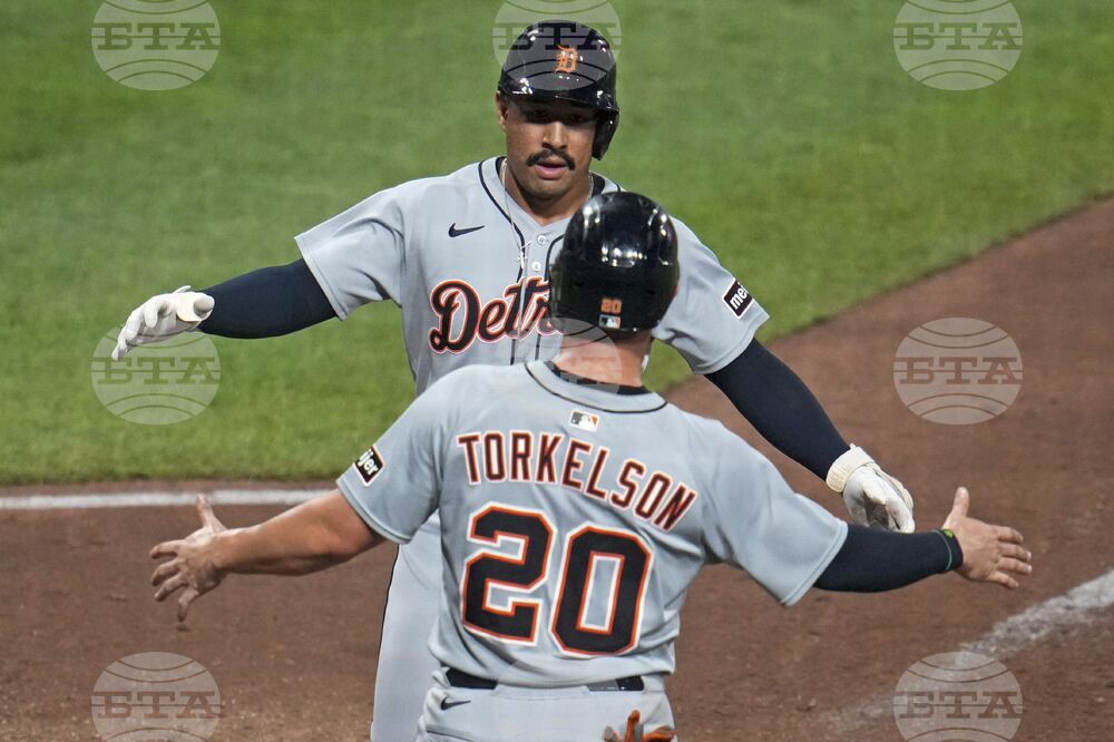 Tigers Pirates Baseball