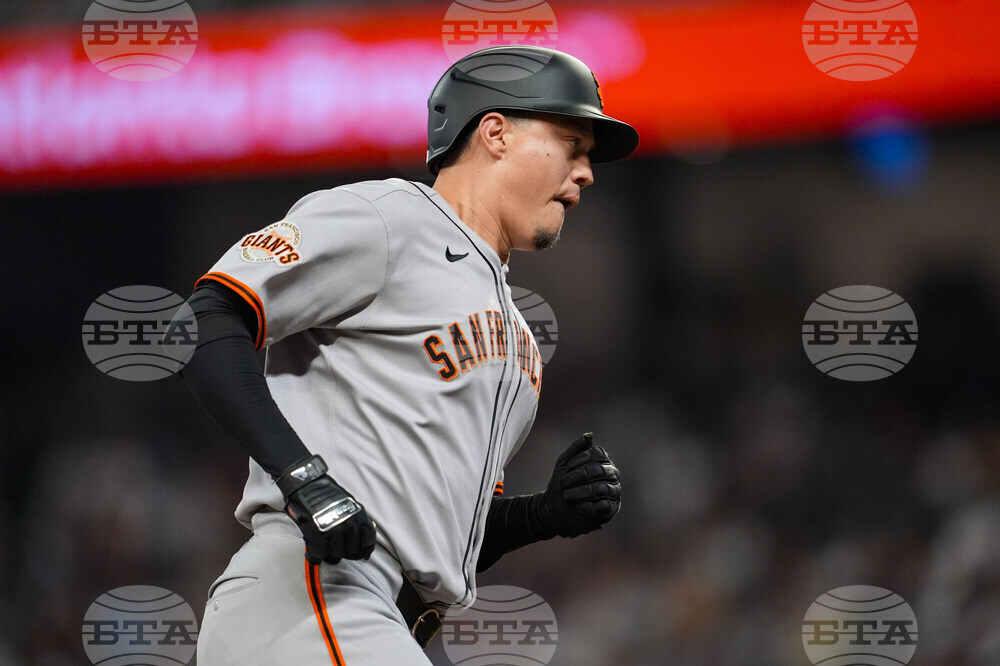 Giants Braves Baseball