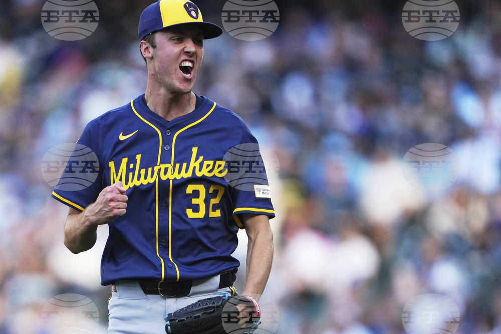 Brewers Mariners Baseball