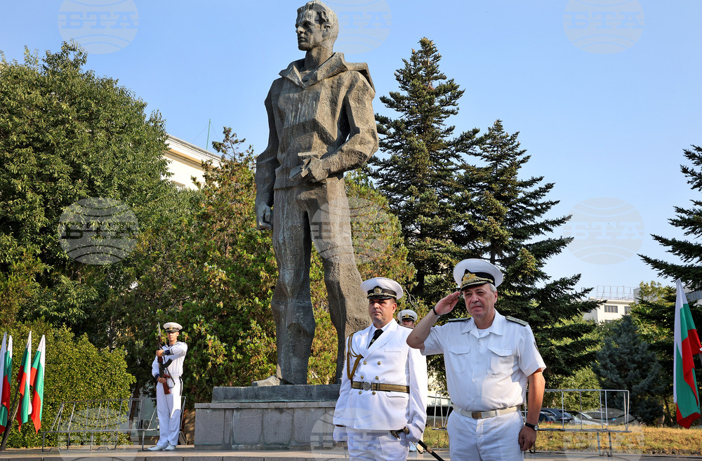 Варна - ВВМУ „Н.Й. Вапцаров” - 83 години от гибелта на патрона