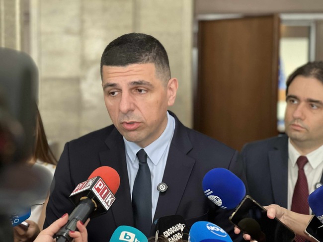 Финала на Народното събрание го даде Бойко Борисов, който пак е влязъл в ролята на премиер и "строи" магистрали, каза Ивайло Мирчев