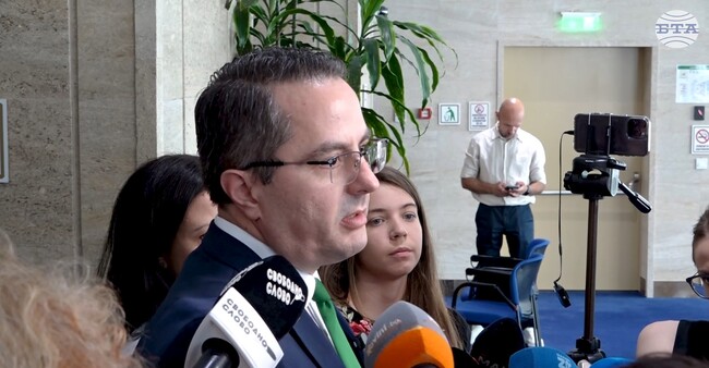 „Възраждане" настояват вотът на недоверие да бъде внесен още утре, нямало смисъл от срещата днес по инициатива на МЕЧ