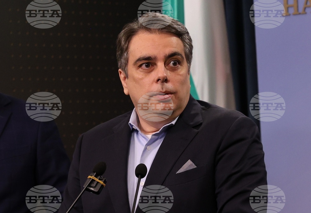 "Продължаваме Промяната" подкрепя отлагането на доклада до СОС за Общинска банка, заяви Асен Василев