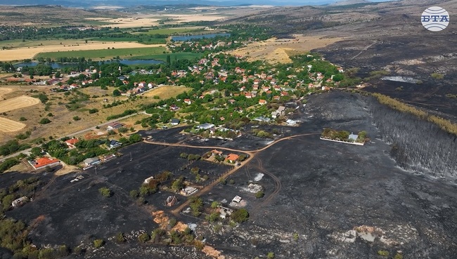 Обстановката в района на Костинброд е овладяна след големия пожар в последните дни