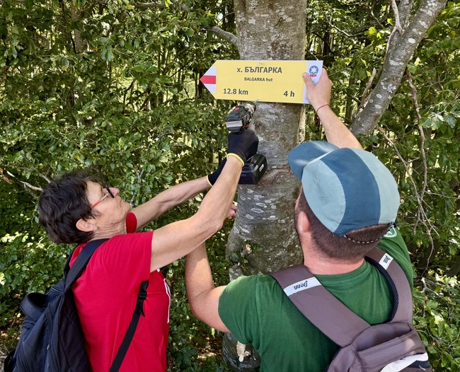 Участък от 50 км от маршрута Ком - Емине е бил обновен с нови табели и лентова маркировка 