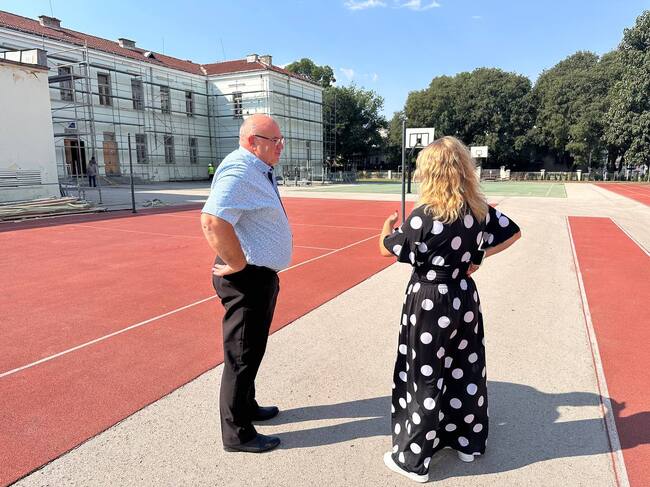 Община Русе: Ремонтът на ОУ „Отец Паисий“ се извършва по предвидения график