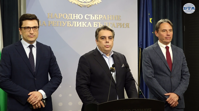 Правителството предлага законопроекти, които водят до обедняване на българските граждани, заявиха от „Продължаваме Промяната“