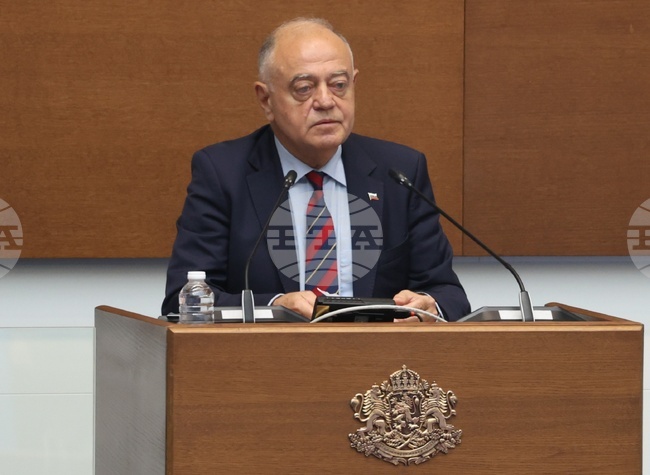 Комисията за противодействие на корупцията е излишен, вреден орган и трябва да бъде закрита, каза ген. Атанас Атанасов