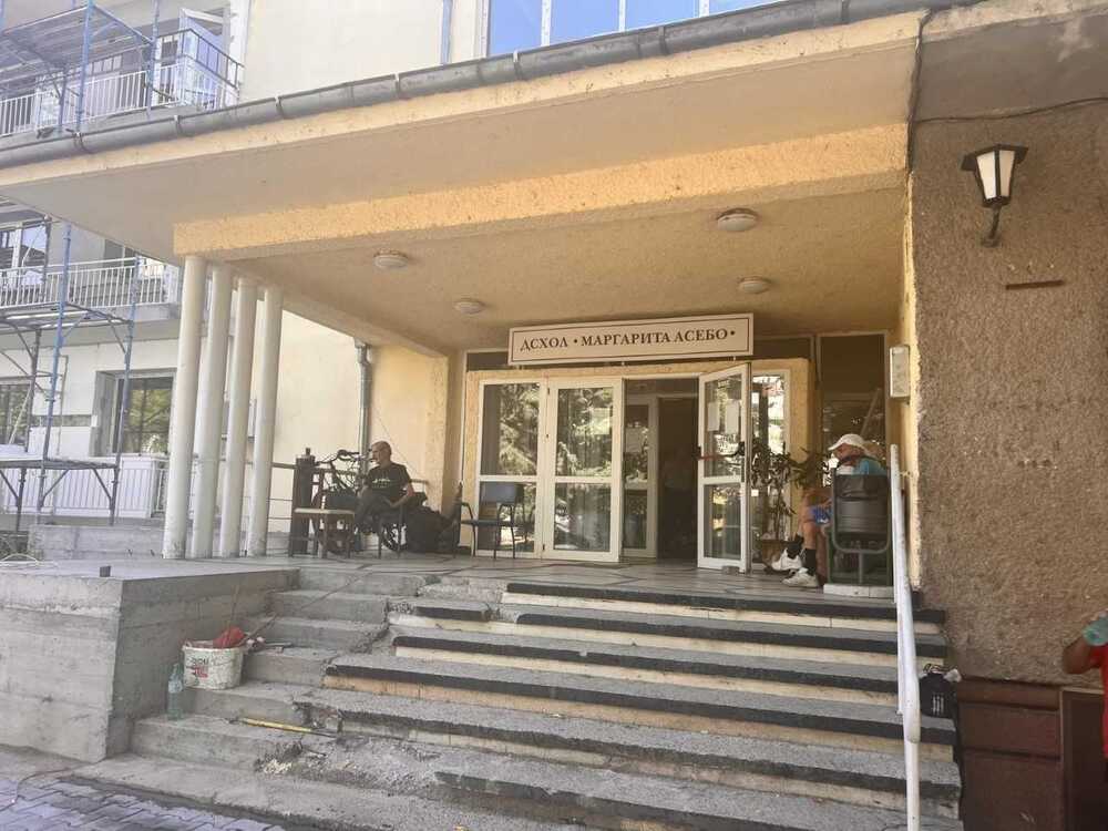Кметът на Казанлък провери ремонтите в два от домовете за възрастни хора в града