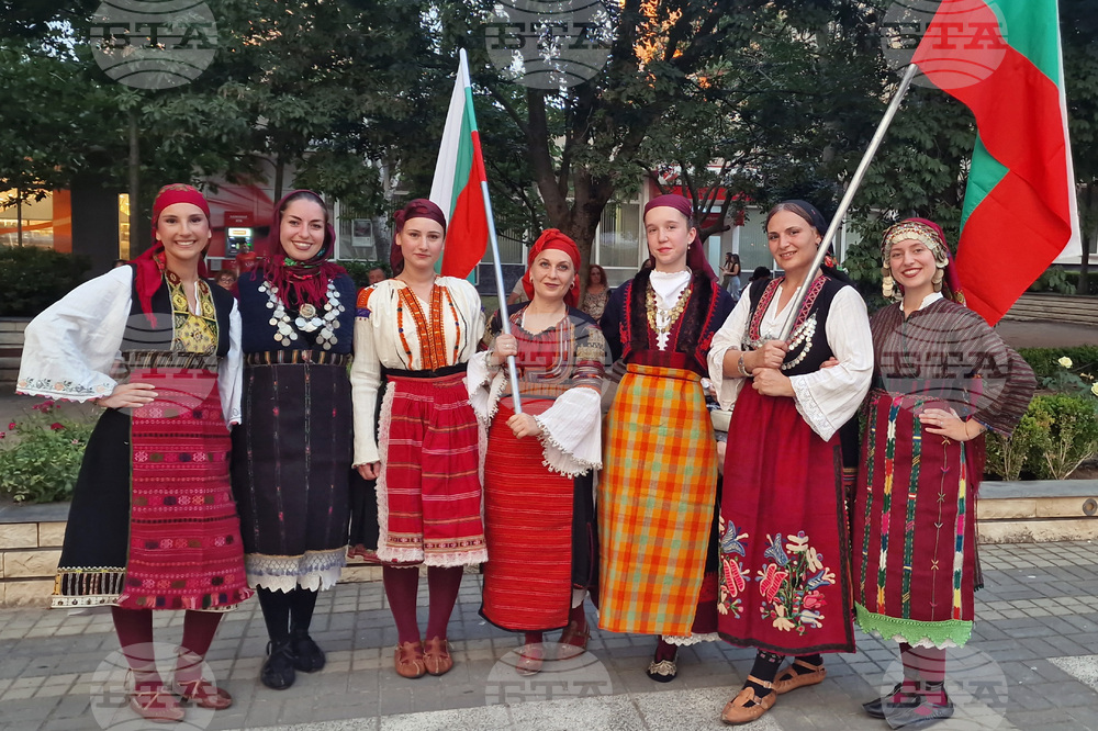 Любовта към българския фолклор вдъхновява разградчанката Павлина Атанасова да събира автентични народни носии
