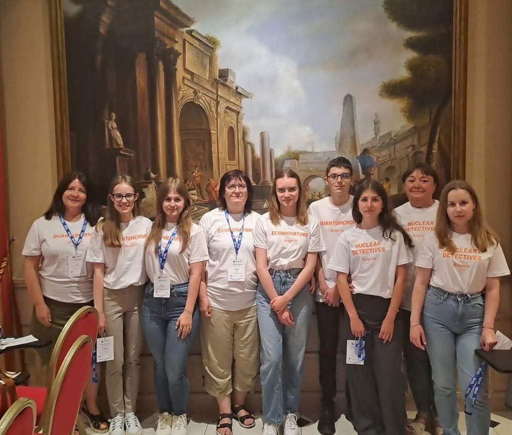 Pupils from Vratsa's High School of Mathematics and Natural Sciences Win Physics Competition in Bologna