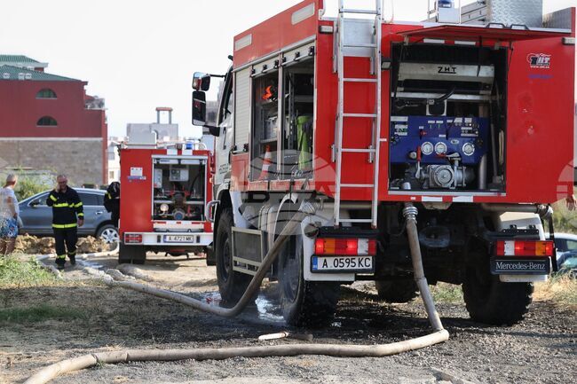Една жена е загинала, а мъж е пострадал при пожари в първите часове на 2026 г.