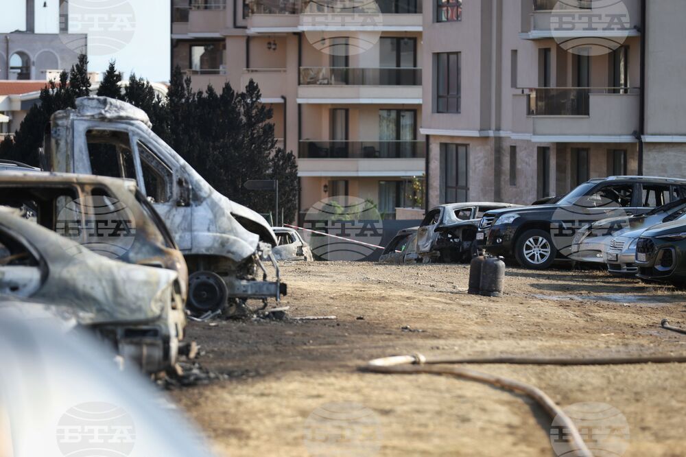 Свети Влас - пожар - изгорели автомобили