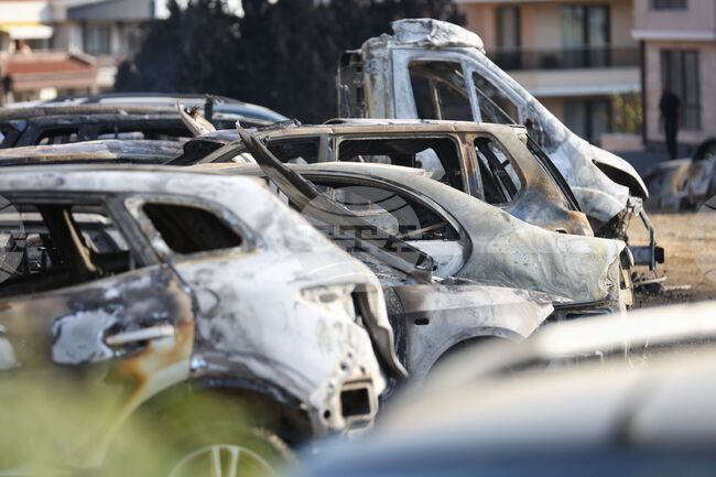 Пожарът в Свети Влас, изпепелил десетки коли, е тръгнал от цигара, смята кметът на курортния град