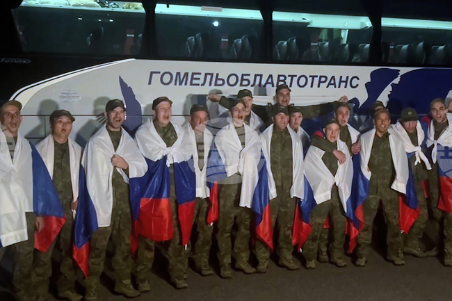 Русия и Украйна приключиха нова размяна на военнопленници, потвърди главният преговарящ на Москва Медински