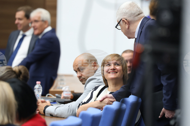 Парламентът избра Весела Караиванова-Начева за управител на Националния осигурителен институт и Ивайло Здравков – за подуправител