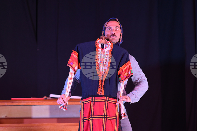 Във Вършец се състоя безплатно представление на пиесата „Чудомирщини“ по повод празника на града