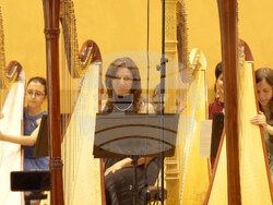 НБУ подкрепи млади български арфистки с впечатляващо участие на престижна сцена в Париж. Снимка: НБУ