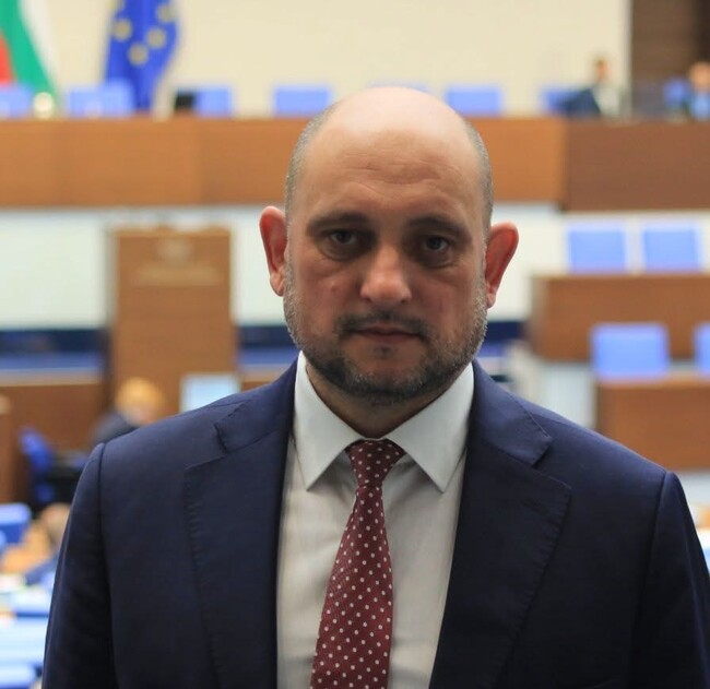 Иван Ибришимов: Само достойното заплащане и уважение към труда на медиците може да ги задържи в България