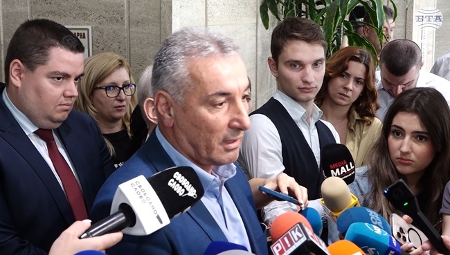 Депутат от ПП-ДБ заяви, че антикорупционната комисия го привиква в качеството на кмет на "Витоша", какъвто той не е бил никога