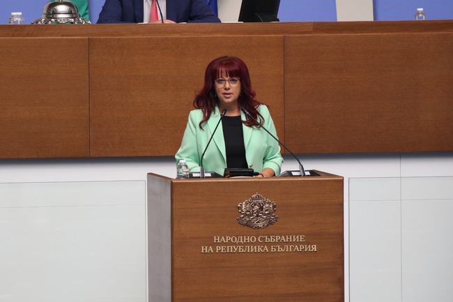 Петя Цанкова: Даваме възможност на всеки млад човек да учи, независимо от доходите на родителите му 