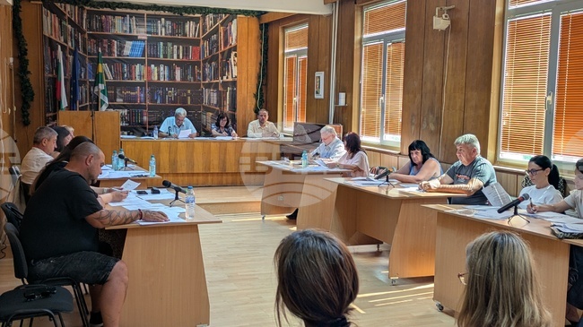 Работната група, която беше сформирана заради водната криза в Брезник, проведе първото си заседание