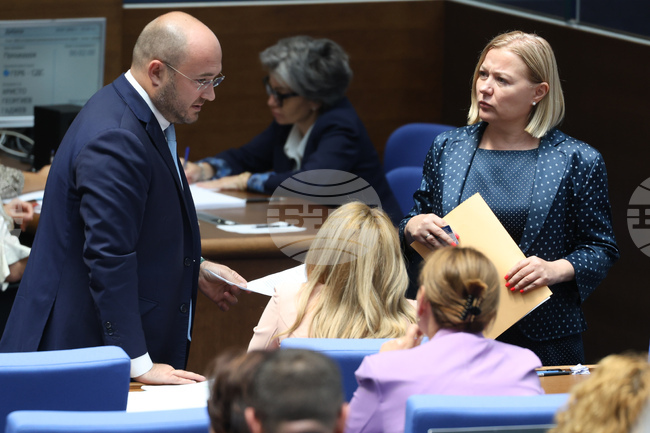 Министърът на правосъдието да може да заличи арбитраж в случай на "системни тежки нарушения", гласува окончателно парламентът