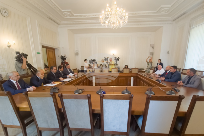 Народно събрание - консултации за вот на недоверие