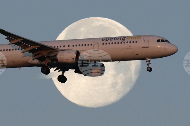 Еврейски пътници на авиокомпания "Иберия" са получили подноси с кашер с надпис "Свободна Палестина"