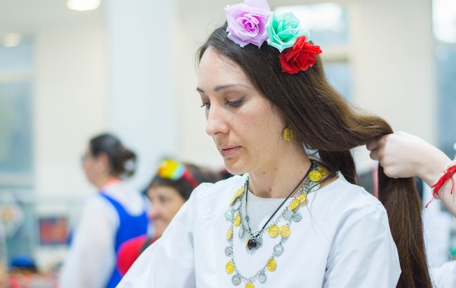 Аржентинката с български корени Ерика Пералес участва в откриването на Фестивала на българските фолклорни състави от чужбина