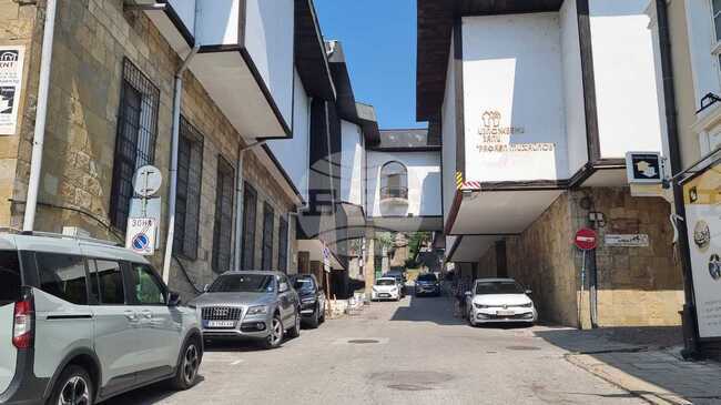 В ход е ремонт и цялостно обновяване на Изложбените зали "Рафаел Михайлов" с инвестиция от близо 2,2 милиона лева по НПВУ