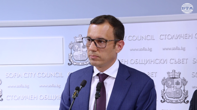 Има достатъчно публикации, които през годините уточняват кой има контрол над Общинска банка, заяви кметът Васил Терзиев