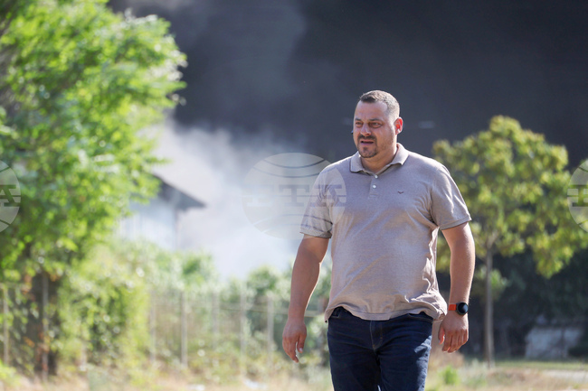 Областният управител на Бургас пристигна на мястото на пожара в Средец