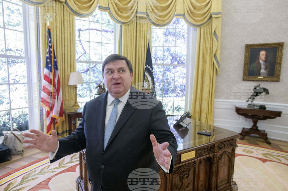 Trump Oval Office Replica
