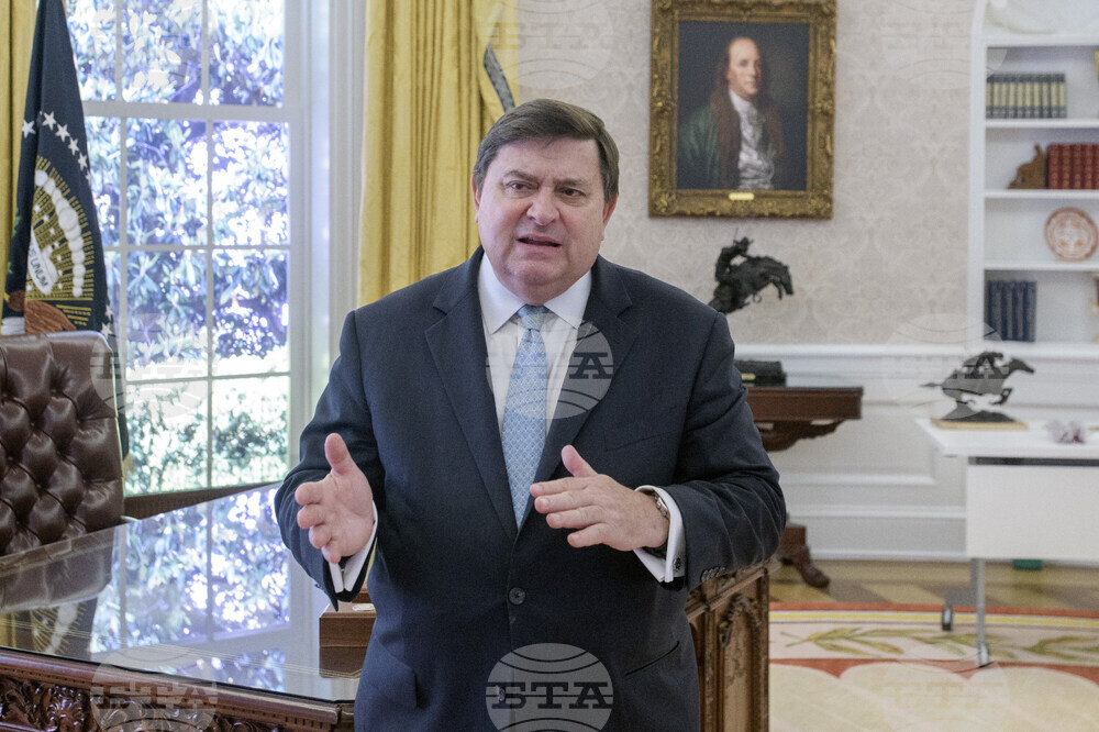Trump Oval Office Replica