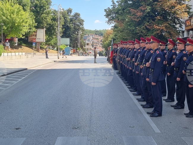 Президентът Румен Радев, министър Атанас Запрянов и адмирал Емил Ефтимов ще участват в ритуала за първо офицерско звание на курсантите от НВУ