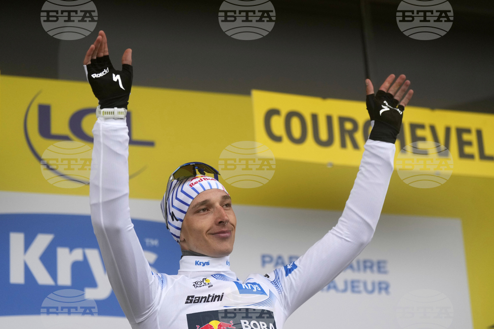 Флориан Липовиц изненадан, че е получил поздравления от канцлера на Германия за представянето си на Обиколката на Франция